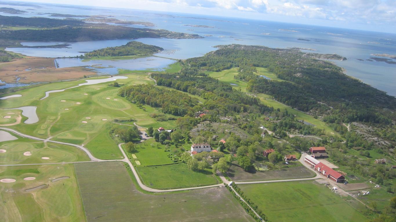 flygfoto över Tofta Herrgård och Lycke golfbana